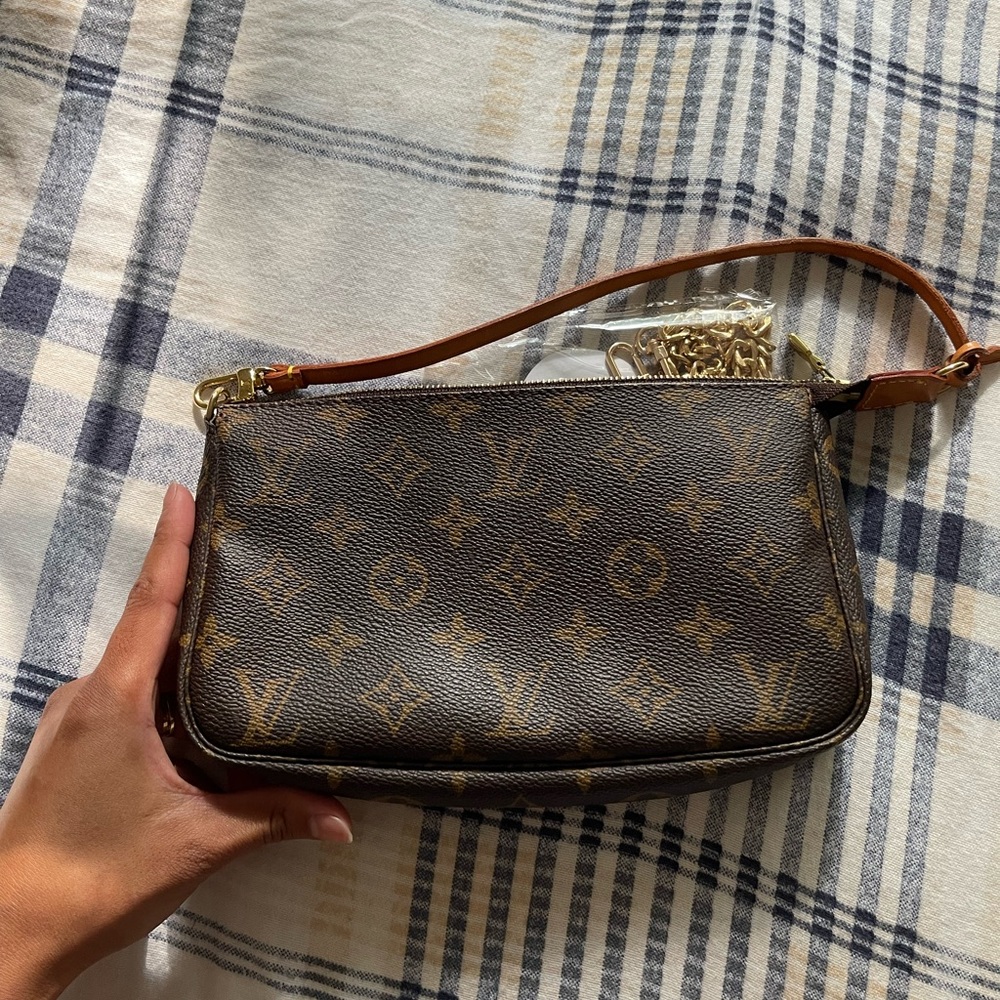 Louis Vuitton Brown Monogram accessory pochette. - Picture 3 of 7